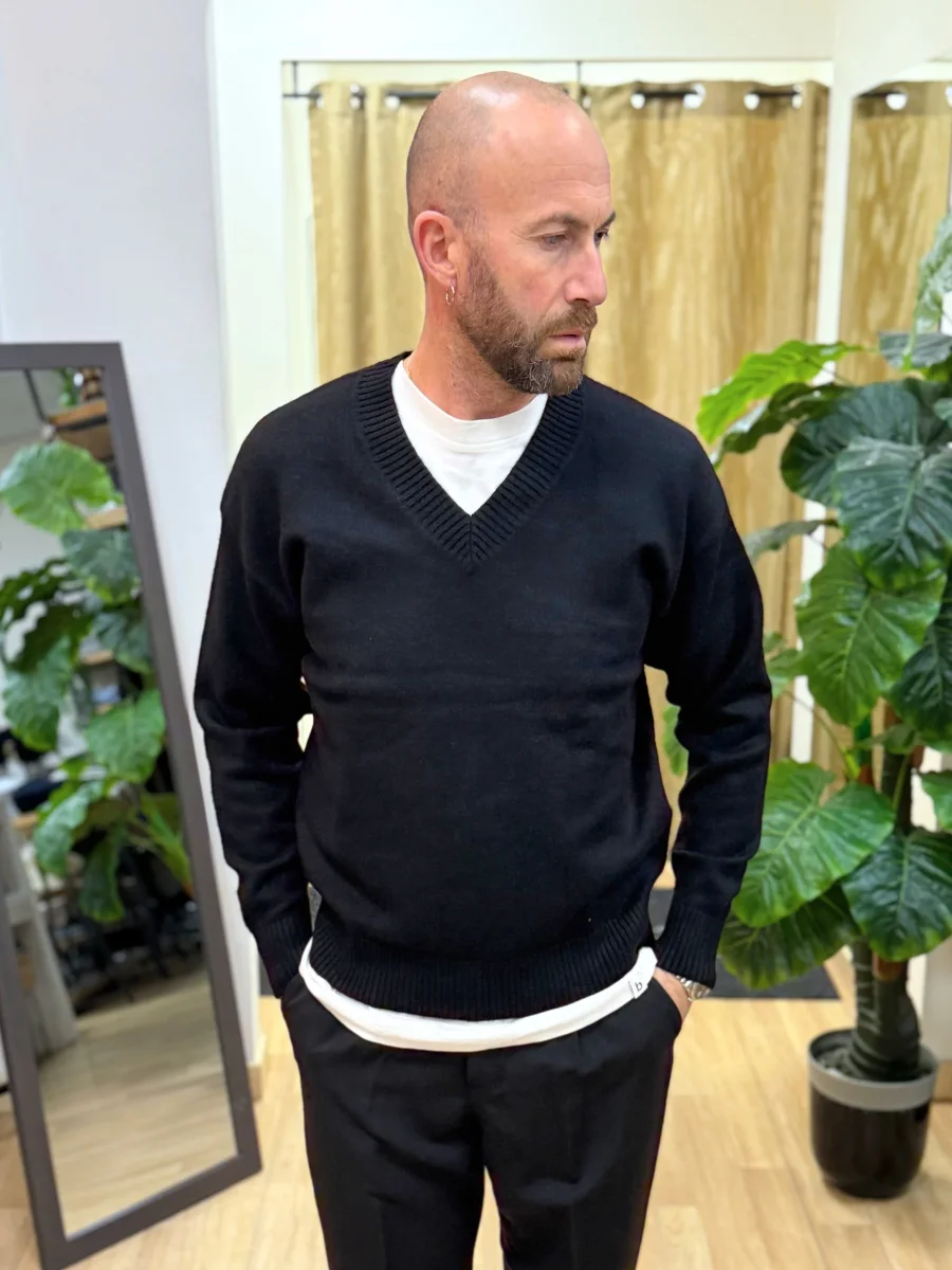 Maglia Scollo V Nero - immagine 2