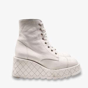 CHANEL – STIVALETTO PELLE BIANCA CON ZEPPA GOMMA MATELASSÉ MIS. 40 – GHW