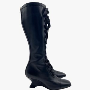 DIOR – STIVALE NAUGHTILY-D IN PELLE NERA CON LACCI E TACCO A VIRGOLA