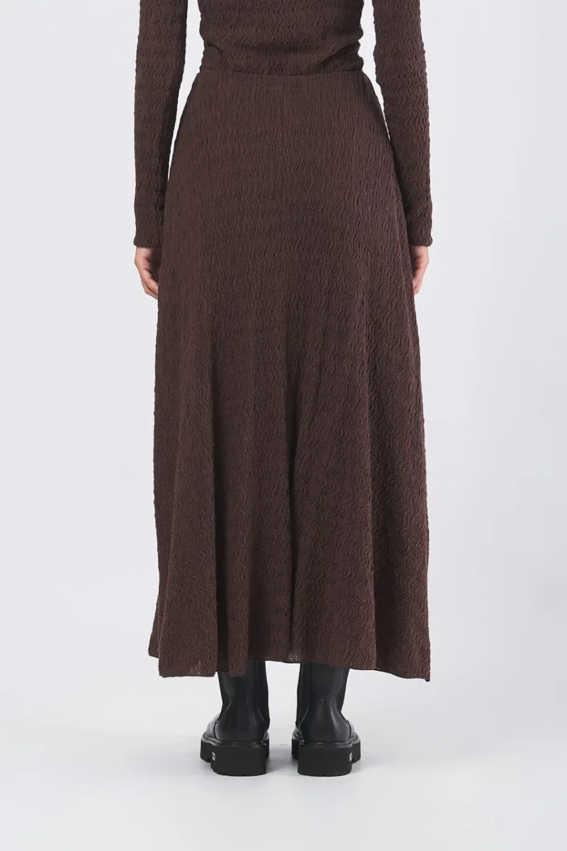 Gonna Midi Cellula in Jersey Cloqué Marrone - immagine 4